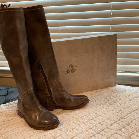 Women’s boots - Picture 1 of 3
